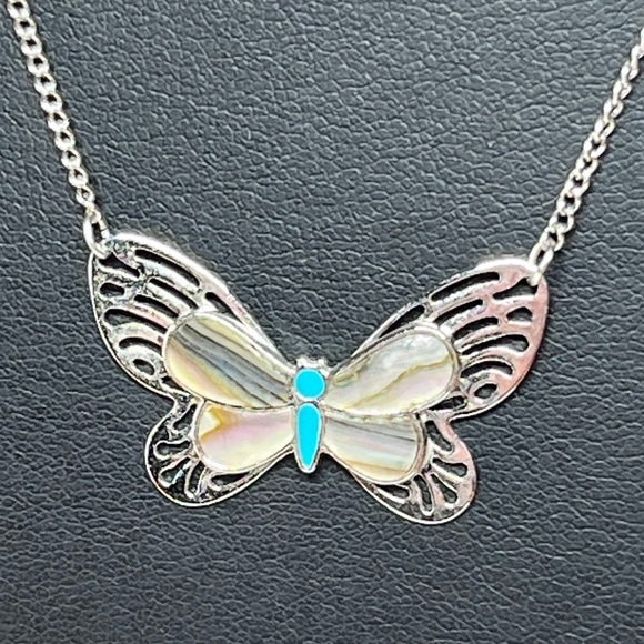 Artistry VTG Abalone Shell Butterfly Figural Curb Chain Pendant Necklace 15" - Picture 2 of 8